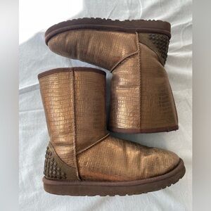 UGG Classic Metallic Embossed Leather Winter Boots Size 7